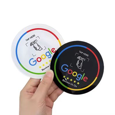 Etiqueta de mesa NFC Sticke personalizada de 100 * 100 mm Epoxi Google Review para el sitio web de Yelp Tripadvisor